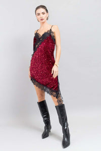 Abito asimmetrico in pizzo e paillettes da donna