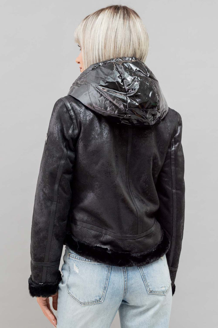 Giubbino nero laminato in ecopelle Yes Zee