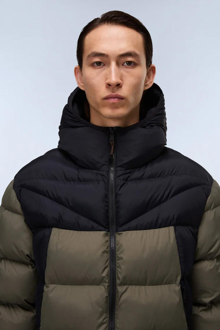 Giubbino trapuntato con cappuccio "Molveno" di Napapijri