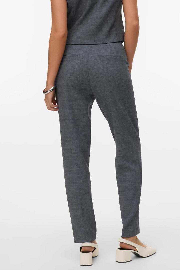 Pantalone grigio slim fit da donna di Vero Moda