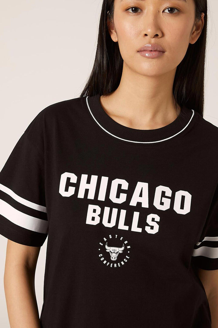 T-shirt nera crop Nba "Chicaco Bulls"