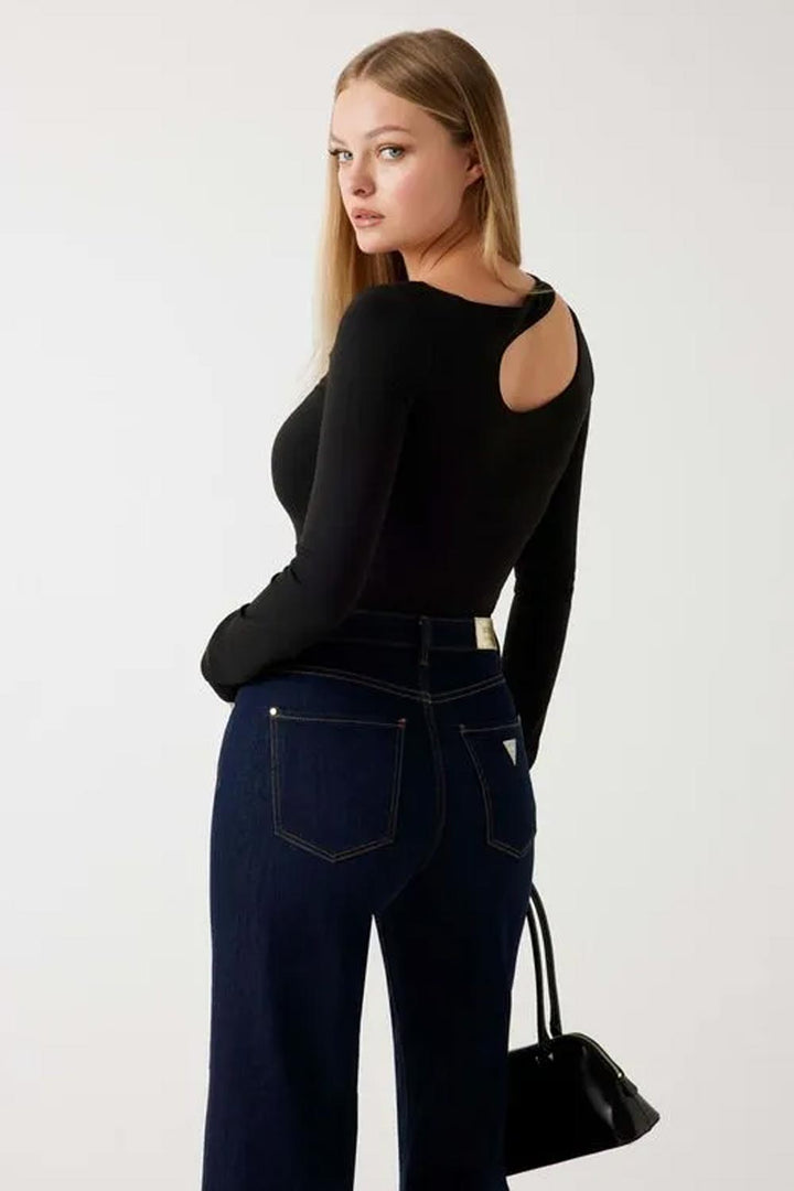 Maglia nera aderente con anello Guess